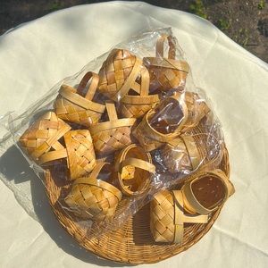 Party favors, petite size